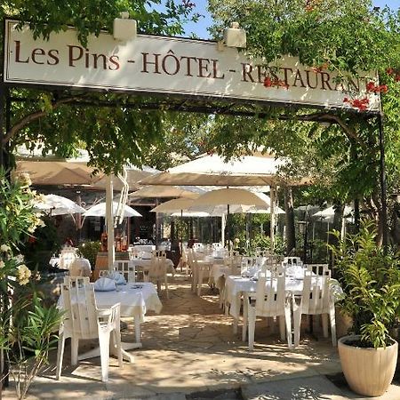 Les Pins restaurant et chambre d'hôtes Sillans-la Cascade Exterior foto