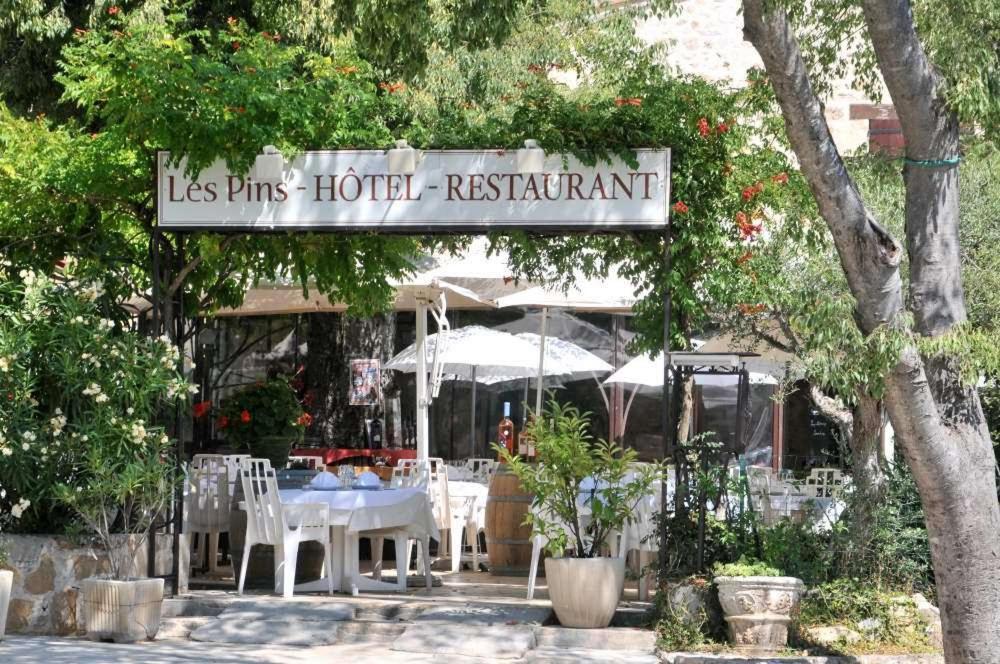Les Pins restaurant et chambre d'hôtes Sillans-la Cascade Exterior foto
