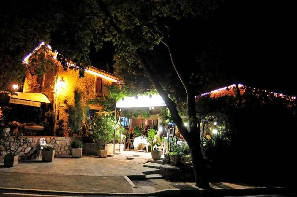 Les Pins restaurant et chambre d'hôtes Sillans-la Cascade Exterior foto