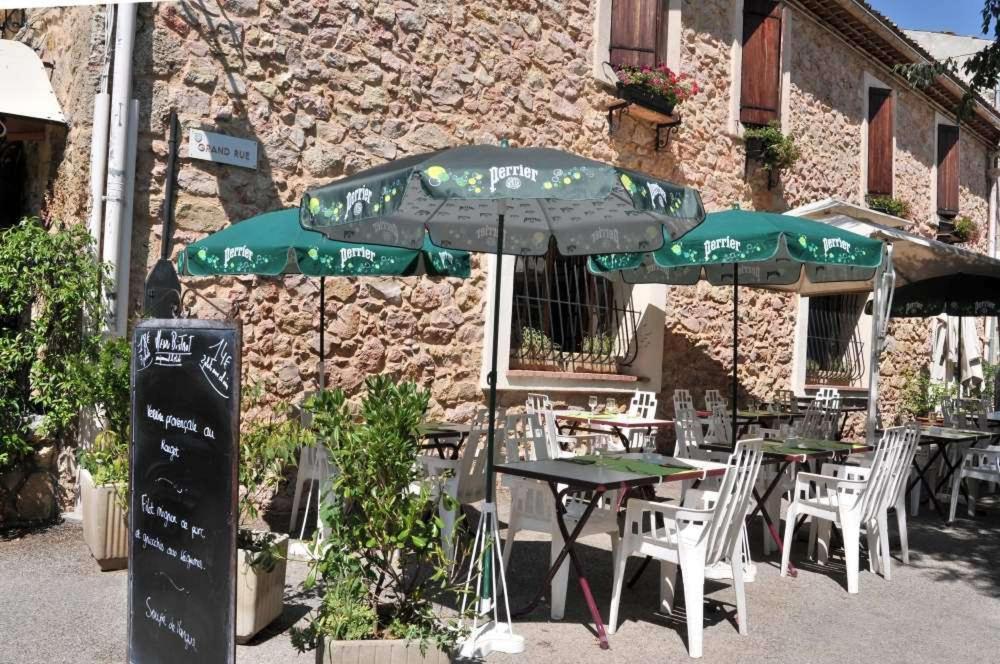 Les Pins restaurant et chambre d'hôtes Sillans-la Cascade Exterior foto