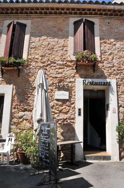 Les Pins restaurant et chambre d'hôtes Sillans-la Cascade Exterior foto