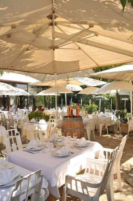 Les Pins restaurant et chambre d'hôtes Sillans-la Cascade Exterior foto