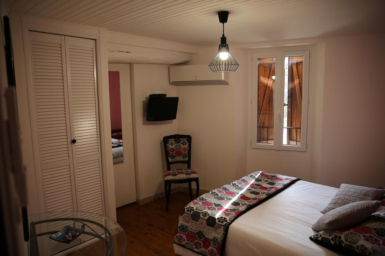 Les Pins restaurant et chambre d'hôtes Sillans-la Cascade Exterior foto
